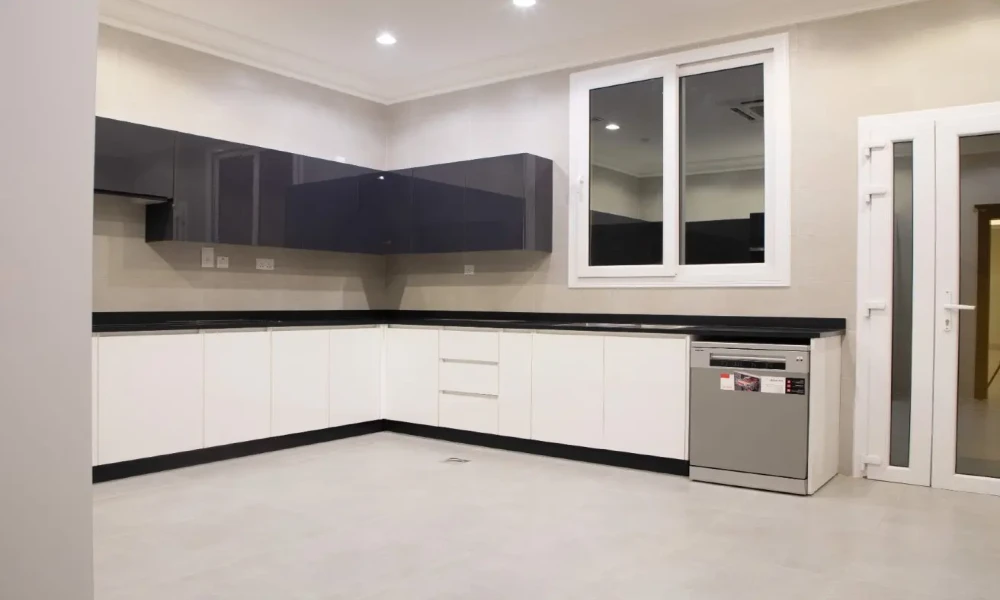 Brand NewSpacious 7 Bed Villa in Wukair small 2