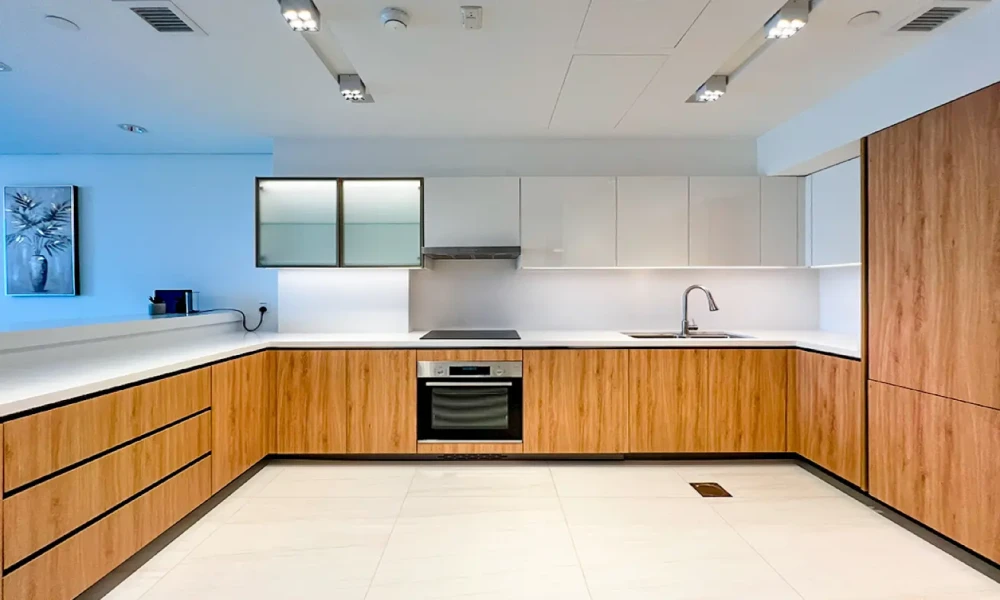 BRIGHT1 BHK FOR SALE | FF | BALCONY | SEA VIEW - Image 4