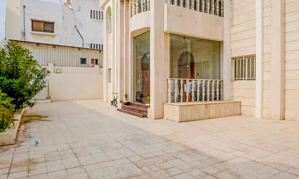 Spacious Villa for Sale | Semi Furnished