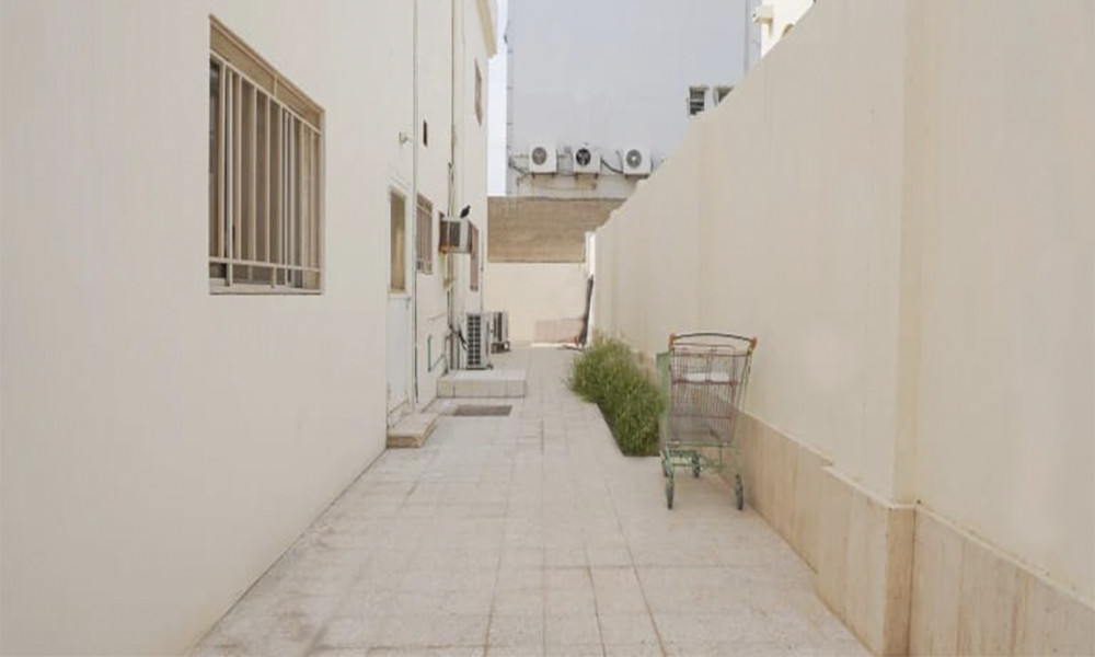 Spacious Villa for Sale | Semi Furnished - Image 4